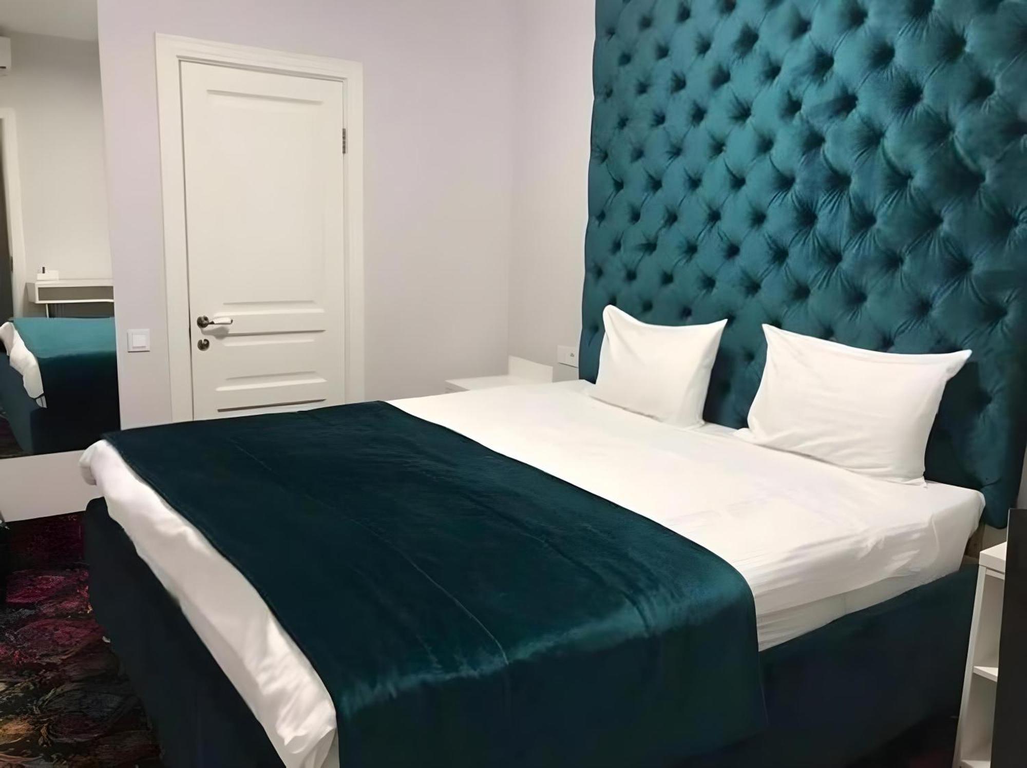 Отель Royal De Paris 3*
