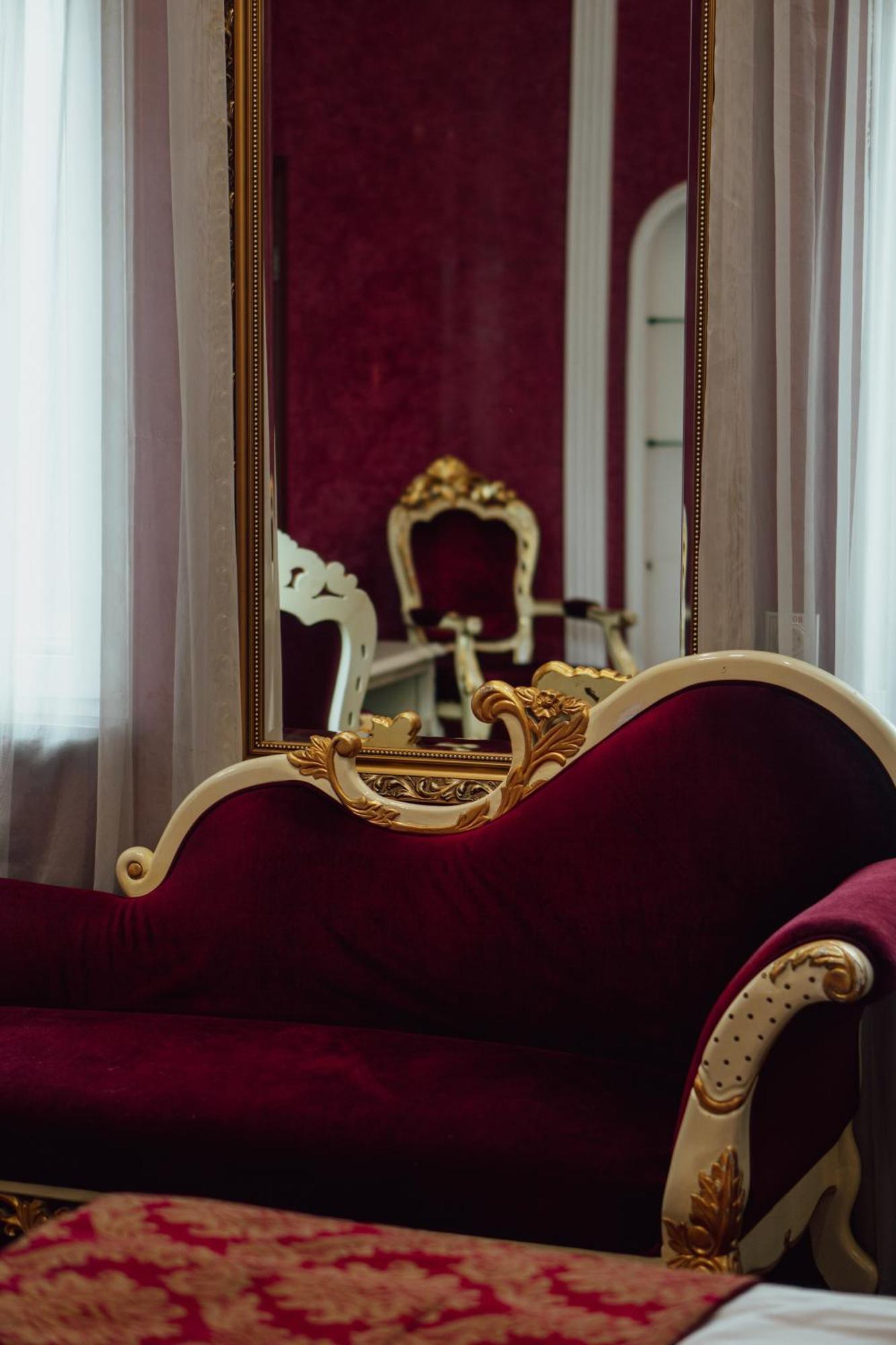 Royal De Paris Отель 3*